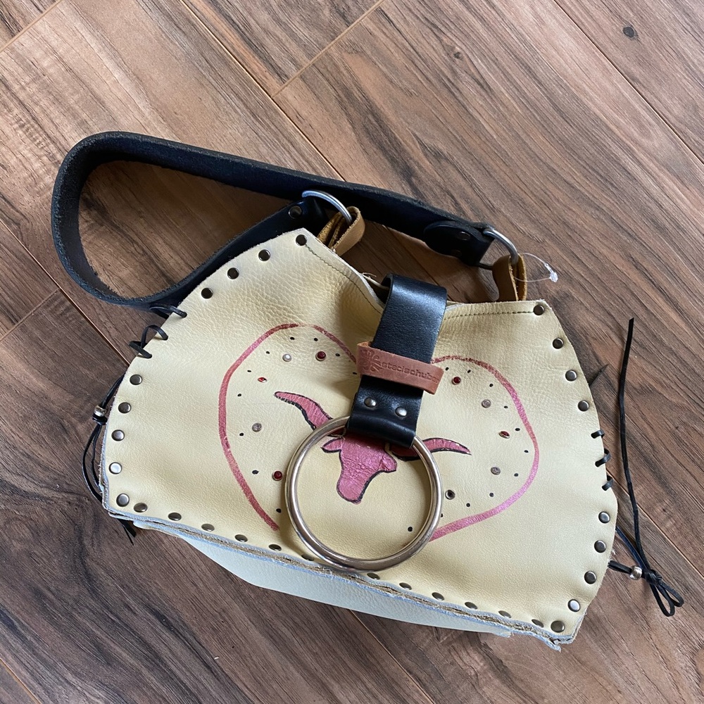 Leather shoulder bag